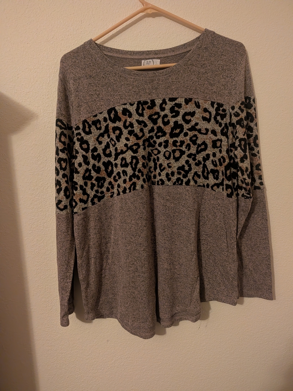 Gray Leopard-Panel Long Sleeve Pullover
